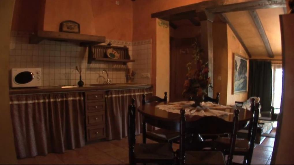 Allotjaments Rurals Can Pere Petit Apartment Santa Pau Phòng bức ảnh